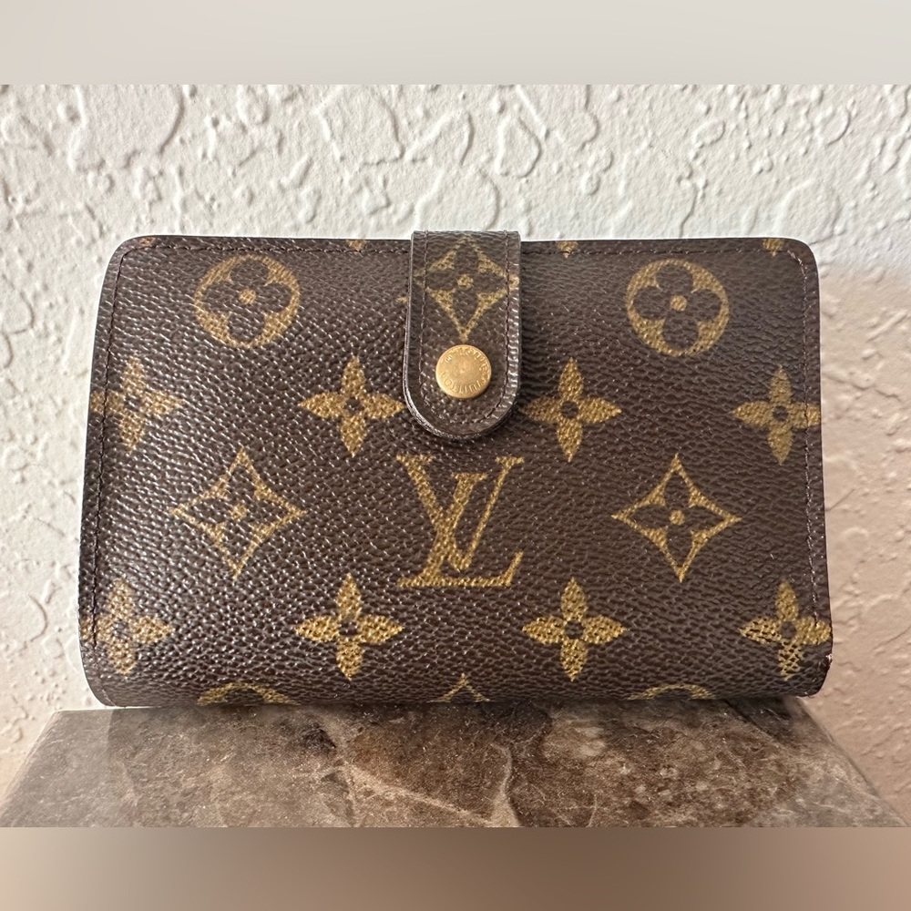 🎉SOLD🎉Authentic Louis Vuitton Portefeuille Viennois mono kisslock wallet.